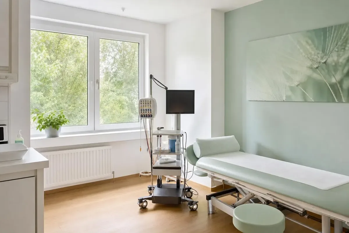 KI-Symbolbild: Neurologische oder psychiatrische Praxis (nicht die angebotene Praxis)